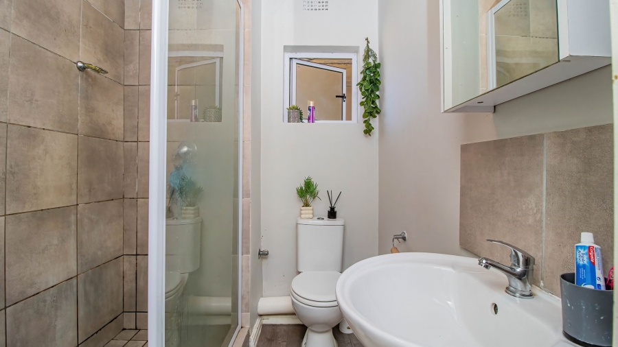 2 Bedroom Property for Sale in Muizenberg Western Cape